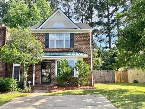 728 S Lake Cir, Chesapeake, VA 23322