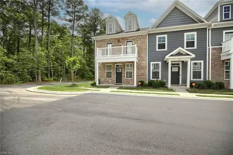 101 Daybeacon St, Yorktown, VA 23692