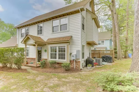 943 Shoal Creek Trl #B, Chesapeake, VA 23320