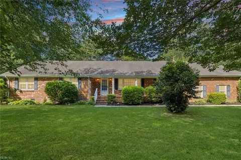829 Prince Phillip Dr, Virginia Beach, VA 23452