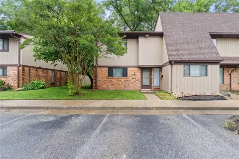 1039 Willow Green Dr, Newport News, VA 23602
