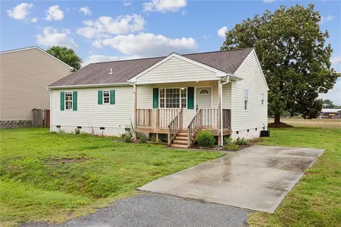 124 Birch Ln, Suffolk, VA 23432