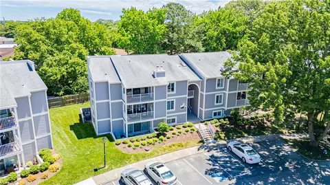 1016 Autumn Woods Ln #101, Virginia Beach, VA 23454
