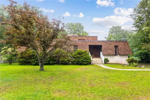1063 Bracey Dr, Suffolk, VA 23434