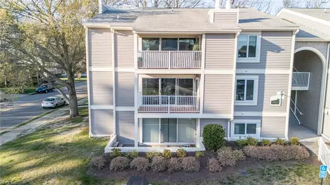 1001 Autumn Woods Ln #105, Virginia Beach, VA 23454