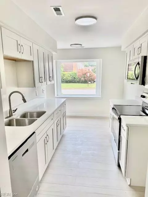 409 Julie Dr, Virginia Beach, VA 23454