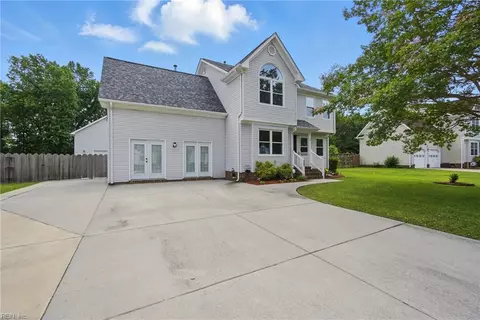 433 Cedar Pointe Ln, Chesapeake, VA 23323