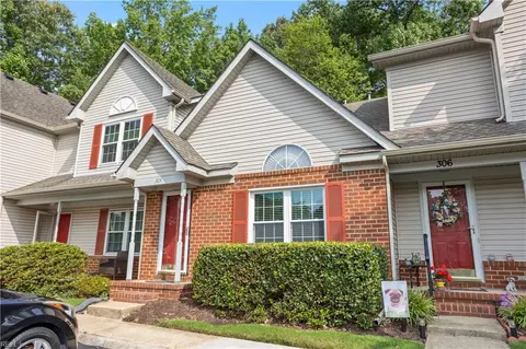304 S Hill Ln, Chesapeake, VA 23322