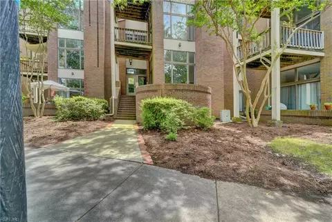 696 Mowbray Arch Arch #320, Norfolk, VA 23507