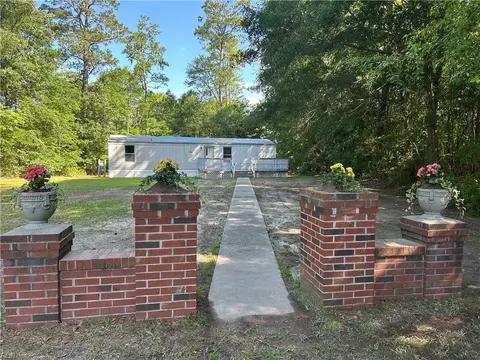 8779 Kramps Ln, Hayes, VA 23072