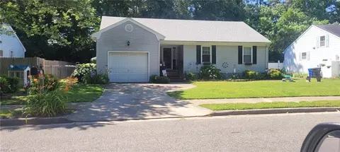 17 Baywood Ln, Portsmouth, VA 23701
