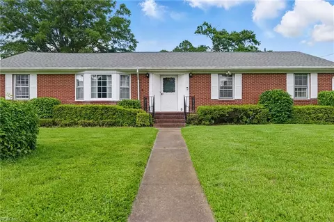 5608 Springwood Dr, Portsmouth, VA 23703