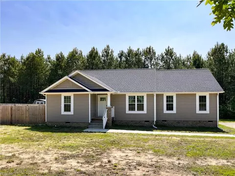 21451 Westover Dr, Mckenney, VA 23872