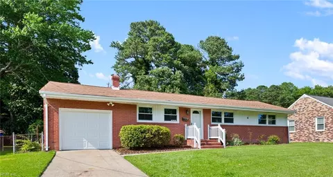 6 Rosewood Ln, Newport News, VA 23602