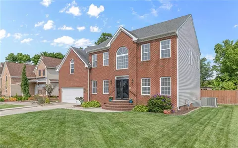 2129 Bierce Dr, Virginia Beach, VA 23454