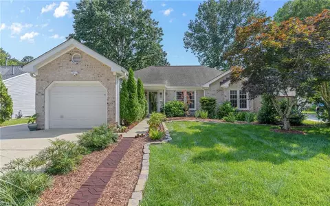 1813 Castleton Ct, Virginia Beach, VA 23454