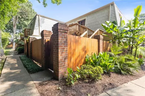 1043 Angler Ln, Virginia Beach, VA 23451