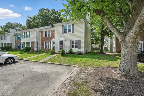 915 Spinnaker Ct, Chesapeake, VA 23320