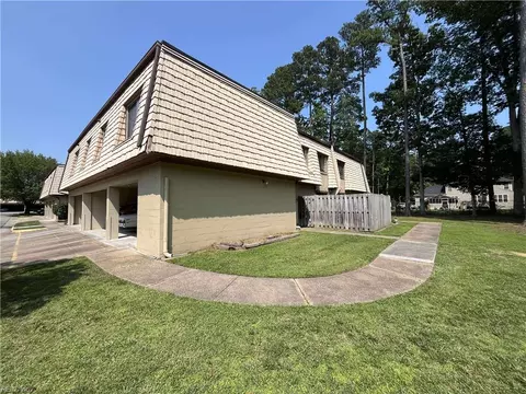 1574 Monterry Pl, Newport News, VA 23608