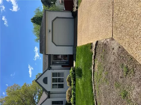 210 Seasons Trail Trl, Newport News, VA 23602