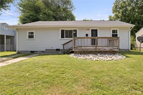 14 N Walker Rd, Hampton, VA 23666
