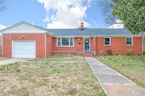 81 Hobson St, Portsmouth, VA 23704