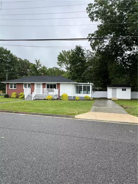 1 Wedgewood Dr, Newport News, VA 23601