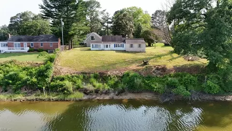 123 Orchard Cove Ln, Callao, VA 22435