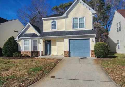 33 Creekside Dr #8, Portsmouth, VA 23703