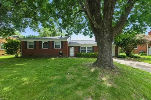 317 Shoreline Dr, Hampton, VA 23669