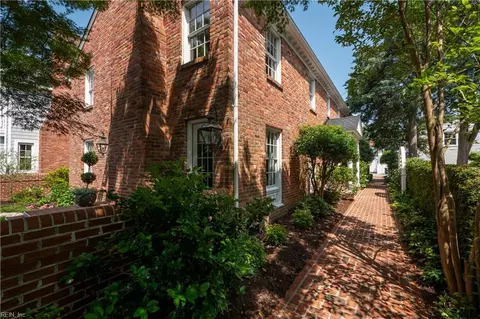 209 44th St, Virginia Beach, VA 23451