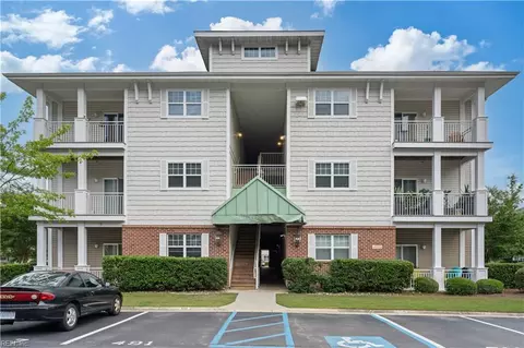 2469 Leytonstone Dr #207, Chesapeake, VA 23321