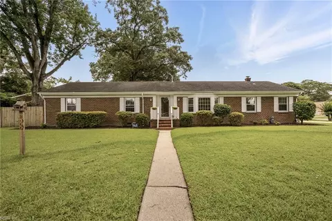 2400 Deerfield Cres, Chesapeake, VA 23321