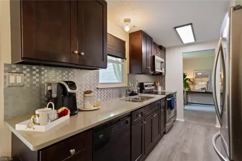 1420 Hardy Cash Dr, Hampton, VA 23666