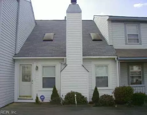 3219 Creekside Dr, Virginia Beach, VA 23453