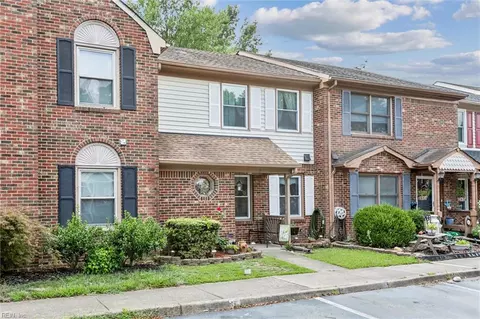 19 Dawn Ln, Hampton, VA 23666