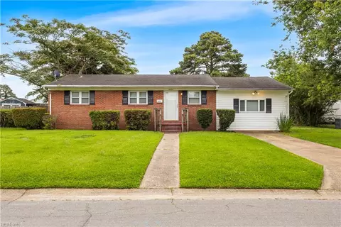 8025 Lynnbrook Dr, Norfolk, VA 23518
