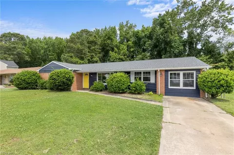 1329 King Arthur Dr, Chesapeake, VA 23323