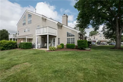 5088 Heathglen Cir, Virginia Beach, VA 23456