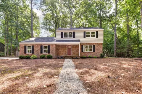 610 E Woodland Dr, Yorktown, VA 23692