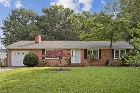 4 Everett Dr, Newport News, VA 23602