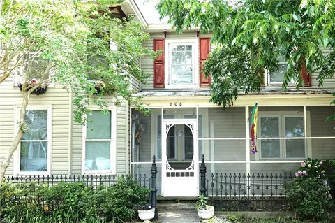 806 Lee St, West Point, VA 23181