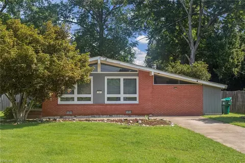 16 Rosewood Ln, Newport News, VA 23602