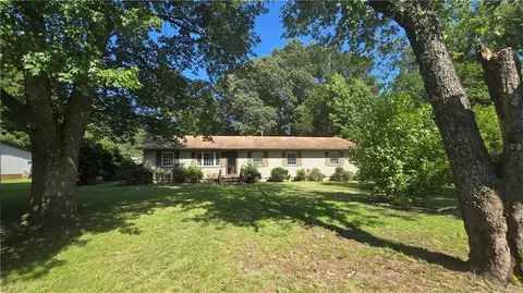 2505 Low Ground Rd, Hayes, VA 23072