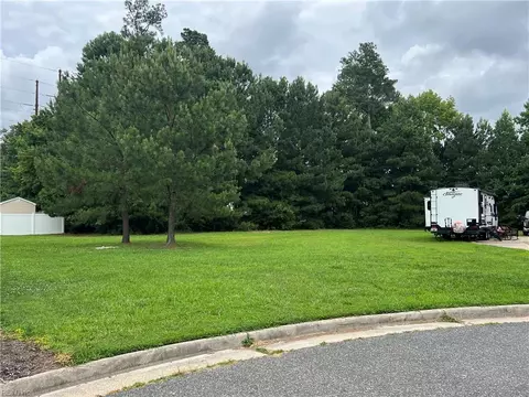 904 Brice Ct, Chesapeake, VA 23322