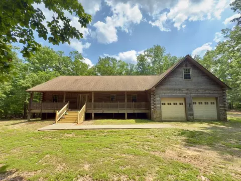 225 Coburn Ln, Appomattox, VA 24522