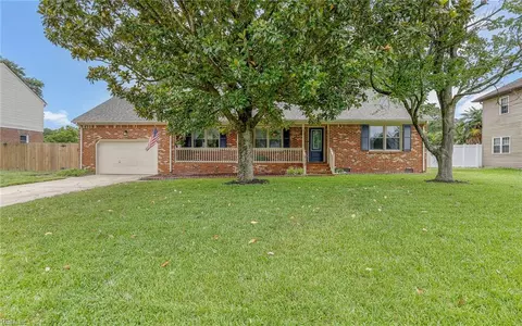 712 Etheridge Rd, Chesapeake, VA 23322