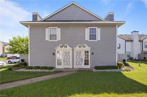 706 Ridge Cir, Chesapeake, VA 23320