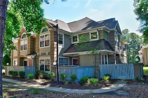 335 Gainsborough Sq, Chesapeake, VA 23320