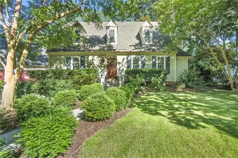 202 Robert Ct, Chesapeake, VA 23322